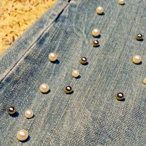 Maurices Blue Denim Capris w/Pearl & Silver Accents Women's Sz 13/14 Frayed Hem - Picture 13 of 16